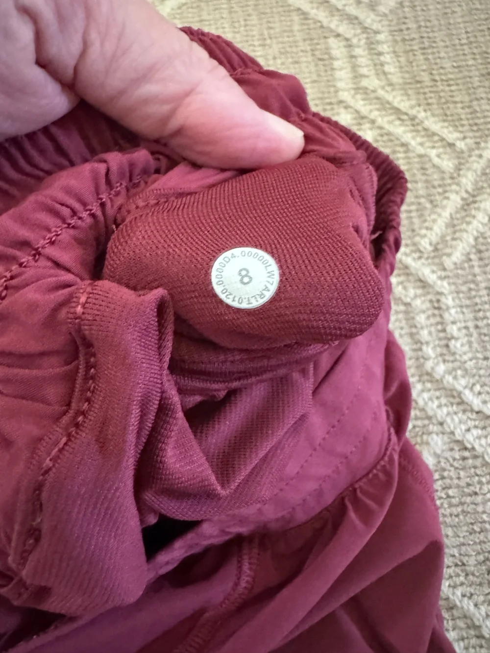 Lululemon women’s Berry Hotty hot shorts 2.5 size 8